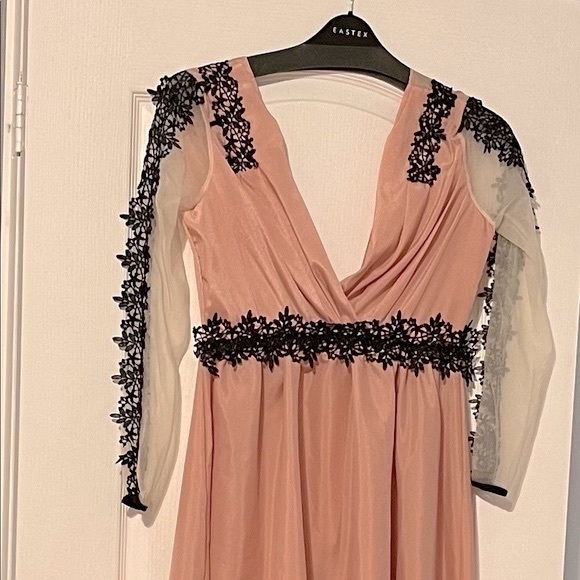 Pink and black lace dress - Picture 2 of 7